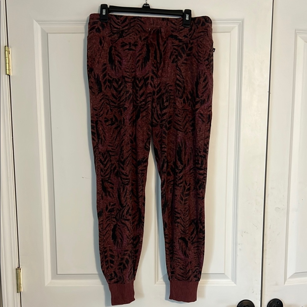 Jessica Simpson Red and Black Leaf Pattern Joggers - New W/O Tags